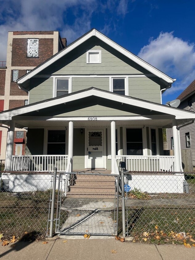Primary Photo - Newly Renovated 4-Bedroom Single-Family Ho...