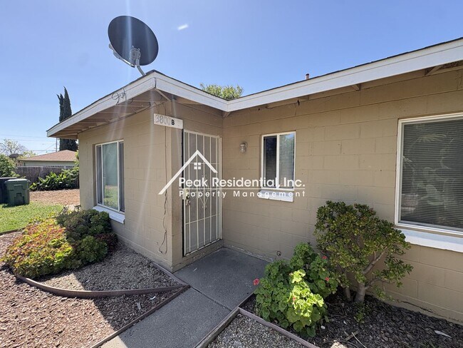 Foto del edificio - Charming 2bd/1ba Duplex near 47th Ave & Hwy 99