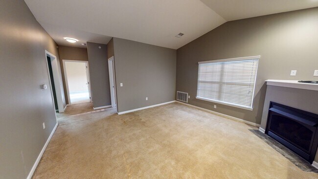 Foto del edificio - Second Floor Rear View 3 Bedroom in a Gated Community!