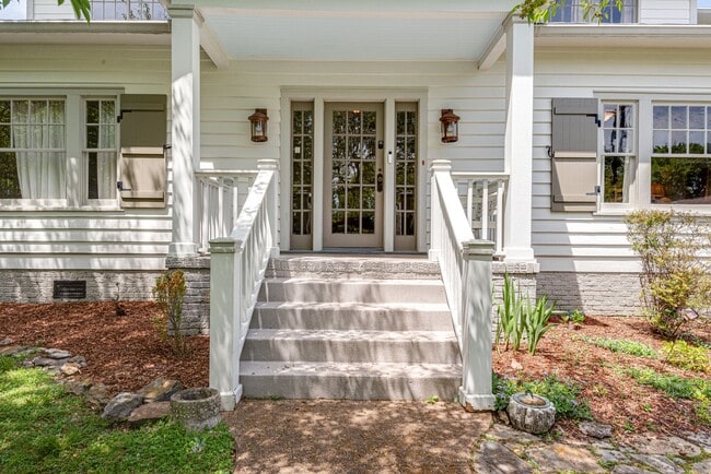 Building Photo - 2522 Ashwood Ave