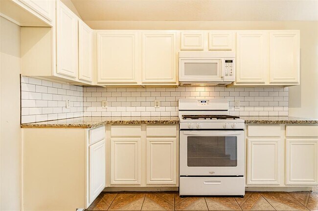 Building Photo - 19346 Otter Trail Ct