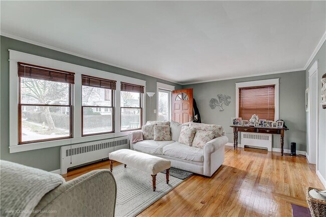 Building Photo - 4 Sagamore St