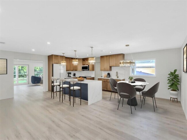 Foto del edificio - 4870 Venetian Blvd NE