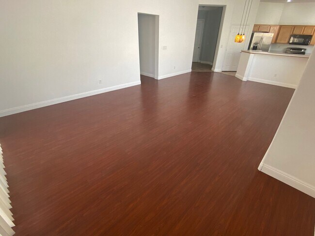 Building Photo - STUNNING 3 BEDROOM 2 BATHROOM SINGLE STORY...