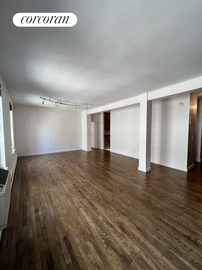 Building Photo - 314 W 94th St