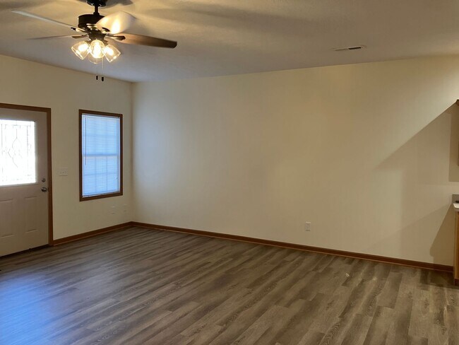 Foto del edificio - 1011 Laurel Tree Ct