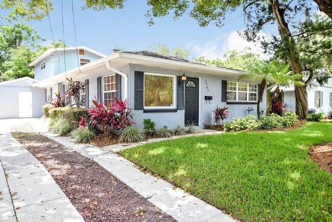 Charming 4/2 Colonial Town North Home with... - Charming 4/2 Colonial Town North Home with...