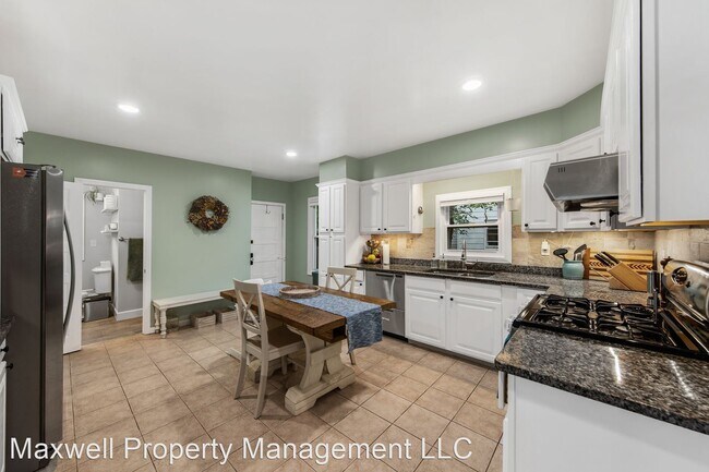 Building Photo - 3 br, 2 bath House - 30 Madison St