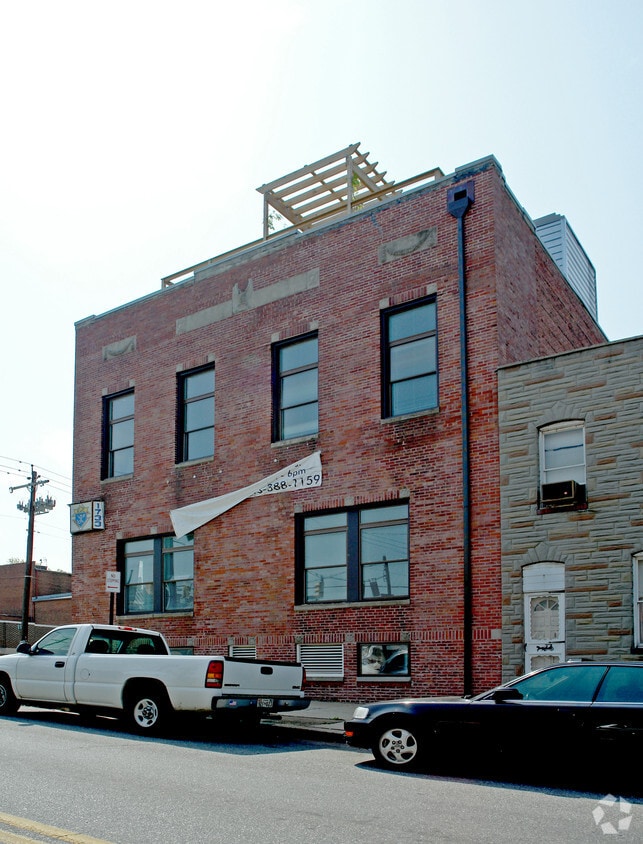 Building Photo - 600 S Highland Ave