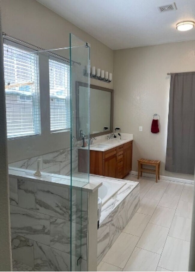 Building Photo - Home for rent in Murphey Creek Neighborhood
