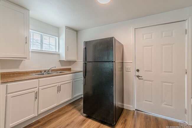Photo - 2407 S New Braunfels Avenue Unit 3 House