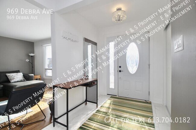 Photo du bâtiment - 969 Debra Ave