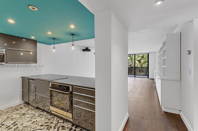 Foto del edificio - 100 Ocean Ln Dr