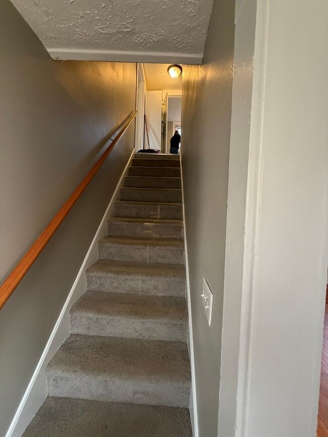 Building Photo - 921 Fairview Ave