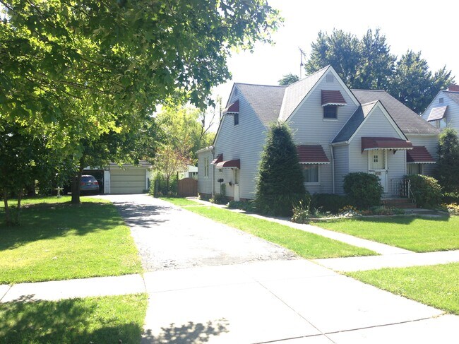 Building Photo - 2101 Tuxedo Ave