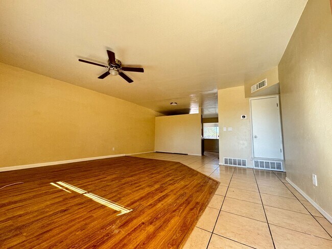 Foto del edificio - Eastside 4 bedroom house, large yard, extr...