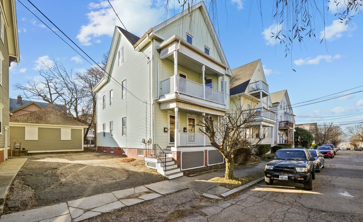 Primary Photo - 243 Pleasant St