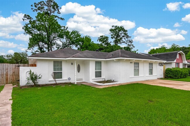 Foto del edificio - 6311 Tall Willow Dr