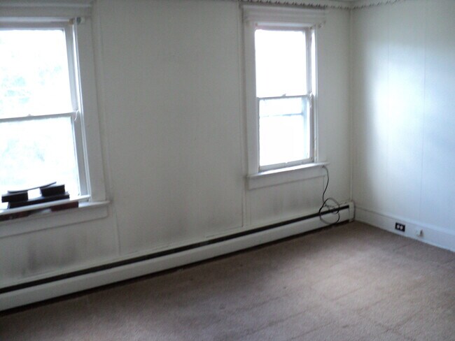 Foto del edificio - 748 Sampson Ave