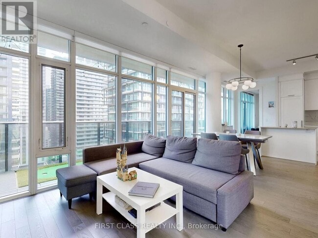 Photo du bâtiment - 330 Richmond St W