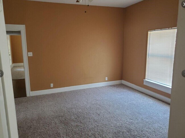 Building Photo - 1115 Border Ln