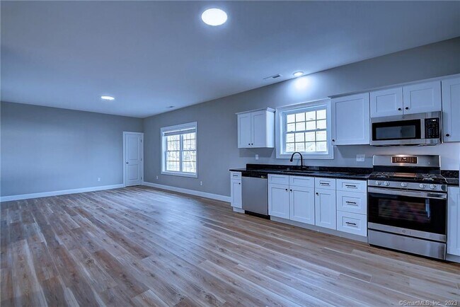 Building Photo - 642 Stafford Ave