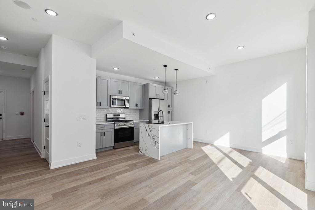 Foto principal - 2550 Hope St