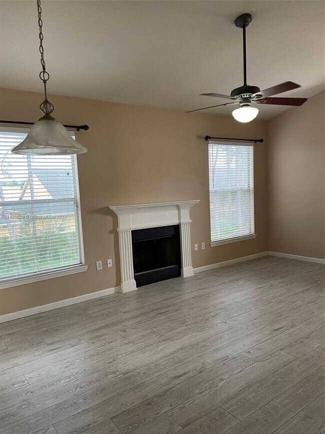 Building Photo - 17962 Villa Creek Dr