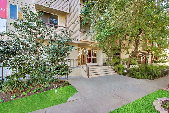 Building Photo - 14440 Dickens St