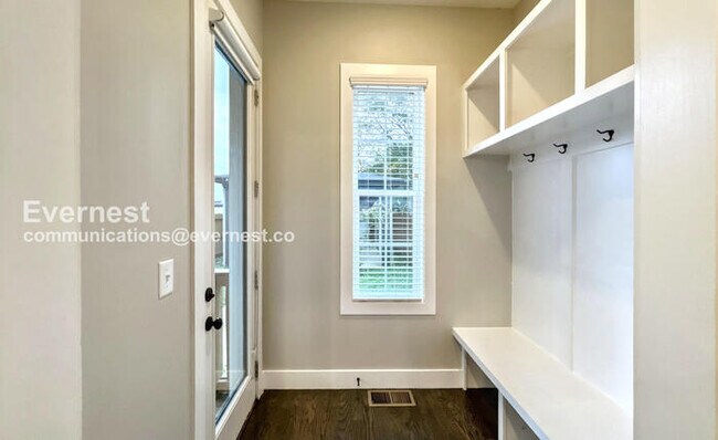 Foto del edificio - 1705 Cass St