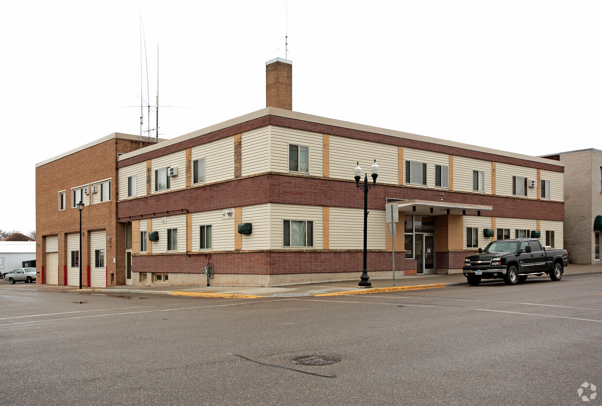 Primary Photo - Sinclair East Apartments