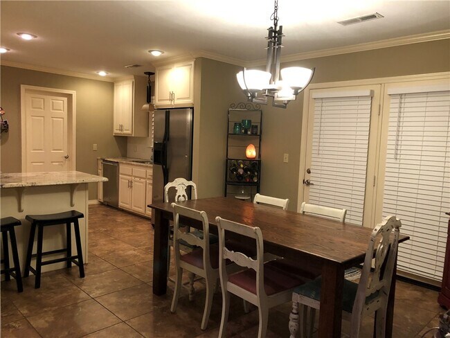 Foto del edificio - 1320 E Ash St