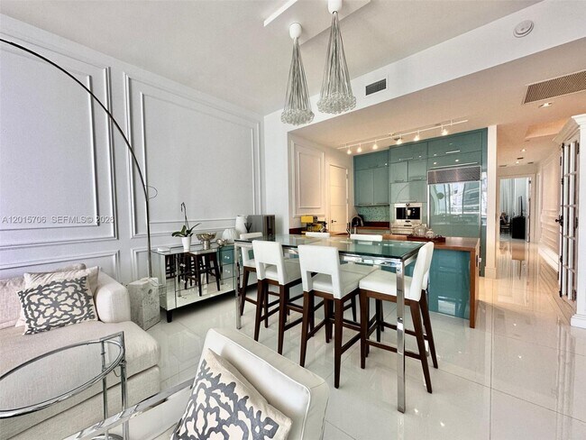 Building Photo - 15811 Collins Ave