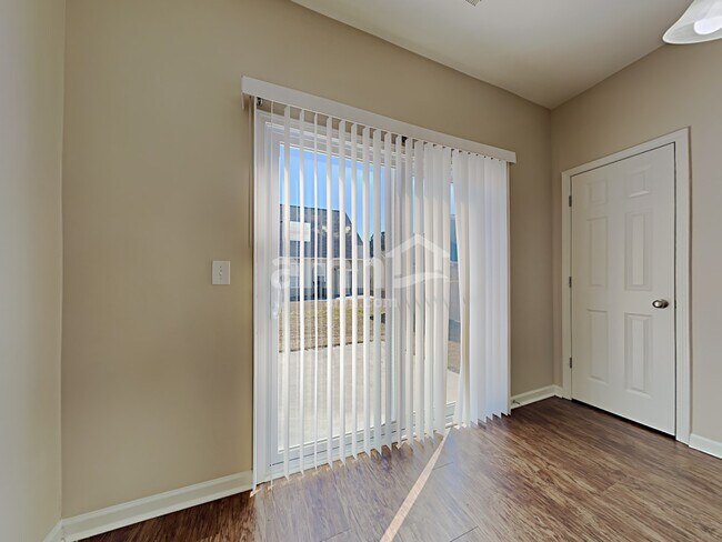 Foto del edificio - 116 Stoney Creek Way