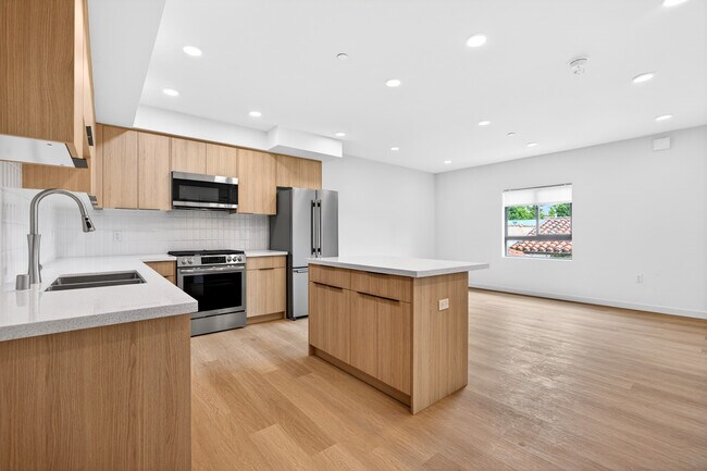 Foto del edificio - 6115 Romaine St