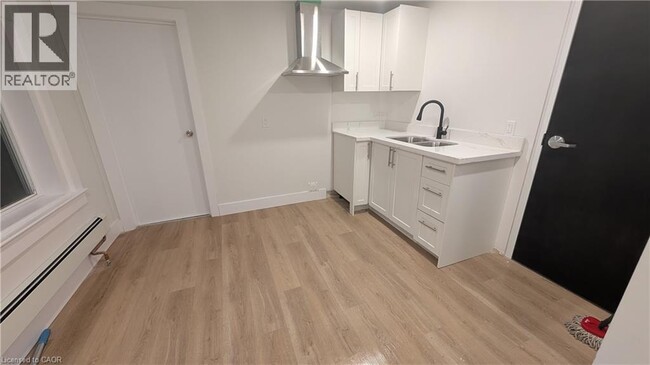 Photo du bâtiment - 803 King St