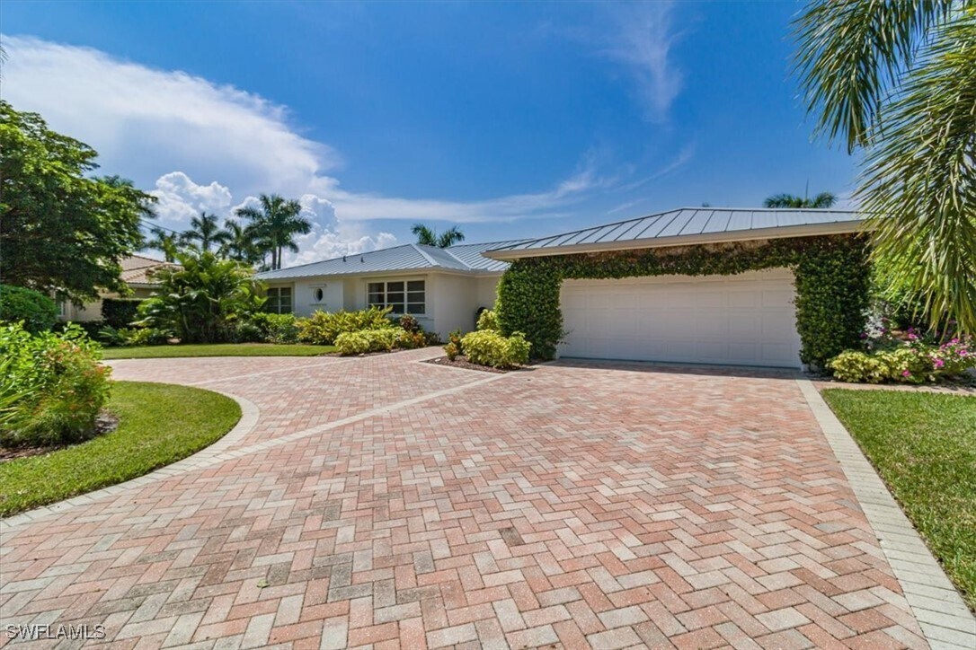 Primary Photo - 640 Harbour Dr