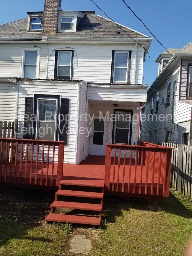 Building Photo - 1342 Ferry St