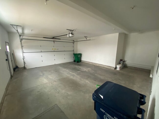 Building Photo - 1078 Oak Park Dr