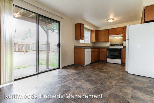Building Photo - 2801 Applewood Ln