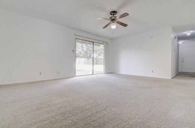 Foto del edificio - Charming 3 Bed / 2 Bath Home in a Prime Northwest Austin Location!