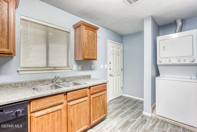 Building Photo - 14310 Gil Reyes Dr