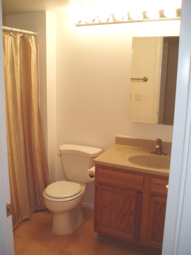 Primary Photo - 1432 W Emerald Ave