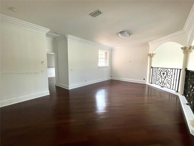 Foto del edificio - 2547 Montclaire Cir