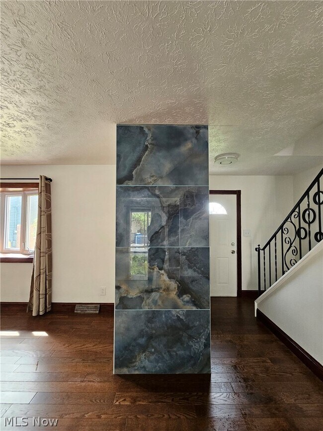 Foto del edificio - 33158 Lakeshore Blvd
