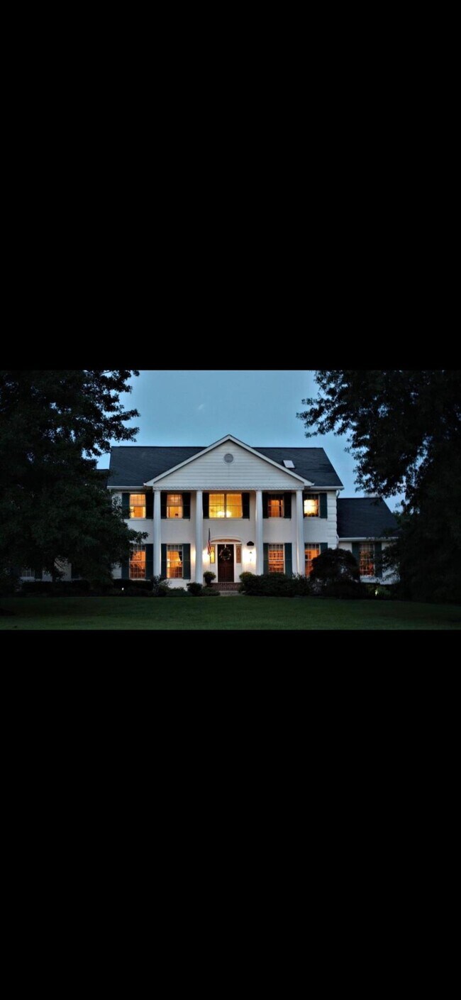 Building Photo - 10673 Bridlepath Ln