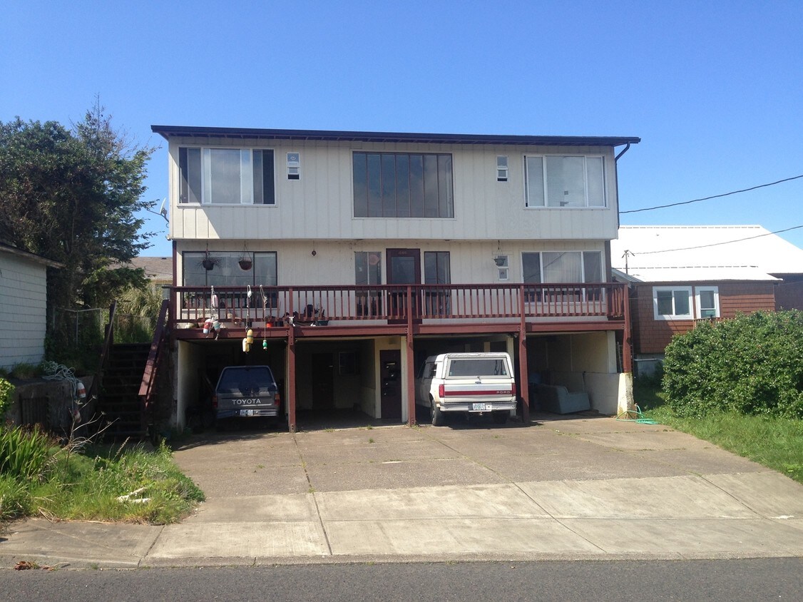 426 SW 2nd St, Newport, OR 97365 Apartments in Newport, OR