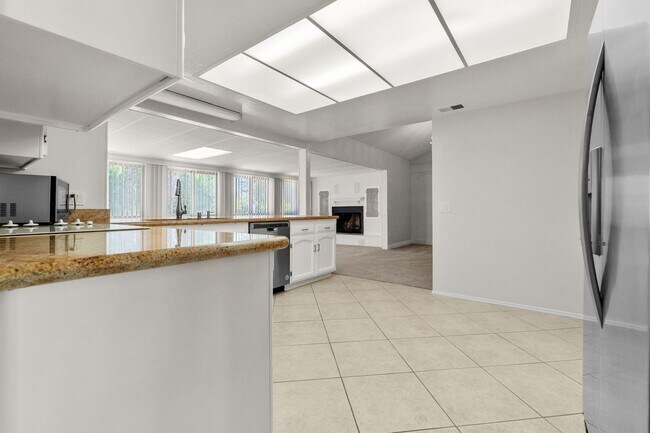 Foto del edificio - 6415 Lochmoor Dr