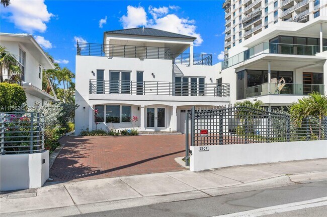 Building Photo - 1807 N Fort Lauderdale Beach Blvd