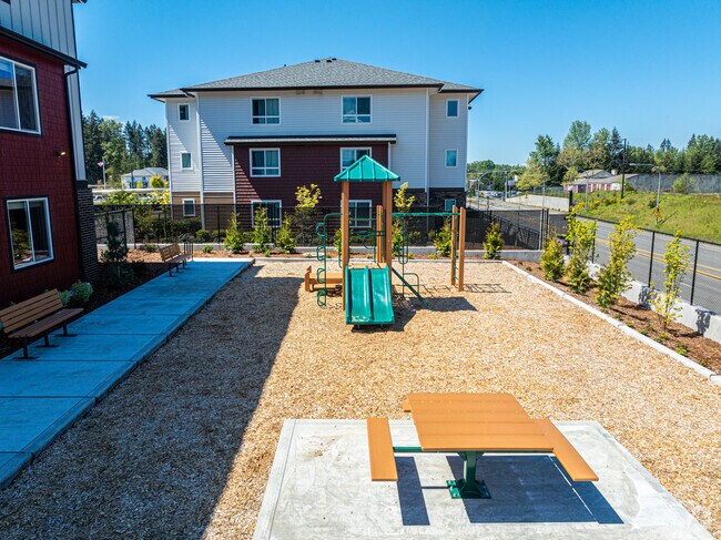 Foto del edificio - 410 Apartments in Beautiful Bonney Lake, Washington